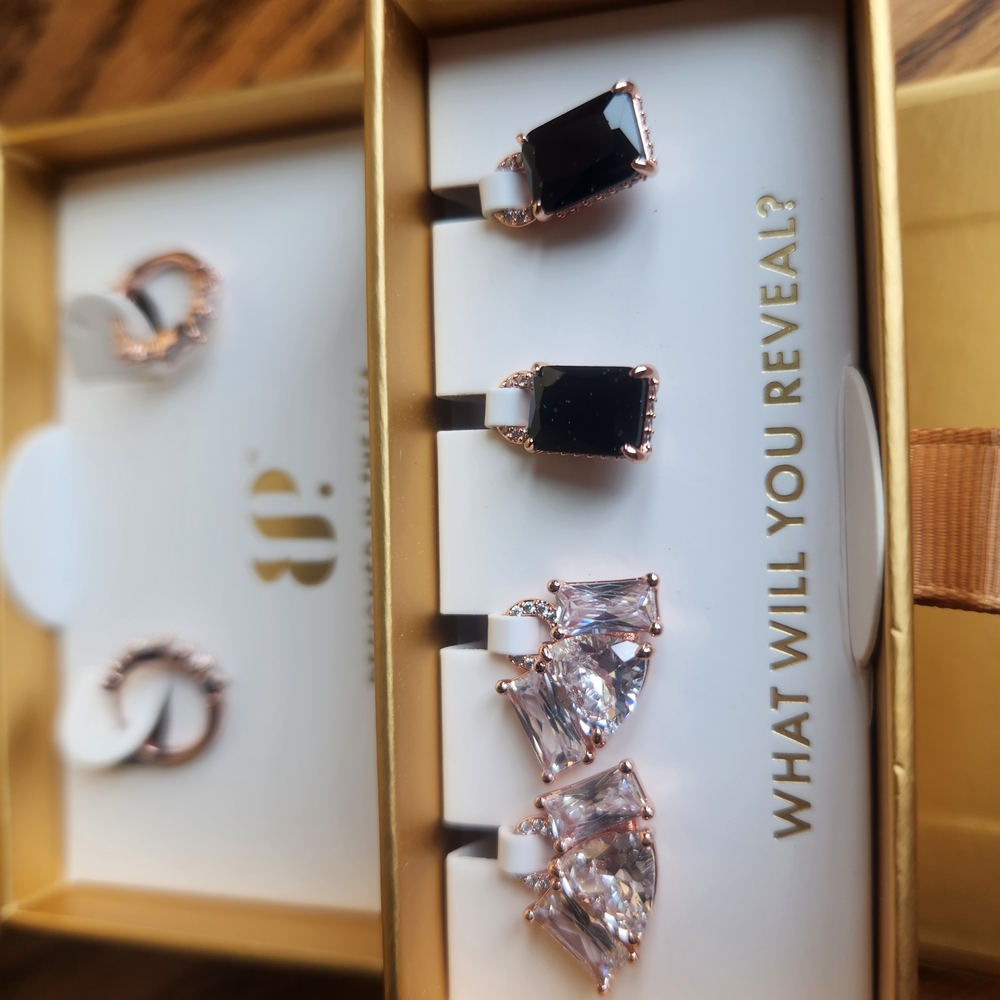 Elegant Black and Clear Stone Earrings Set